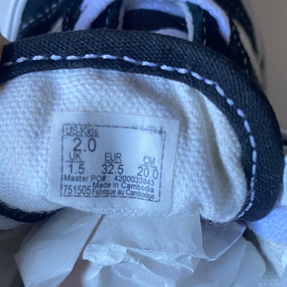 Vans Kids Black and White Low-Top Sneakers - Picture 3 of 9